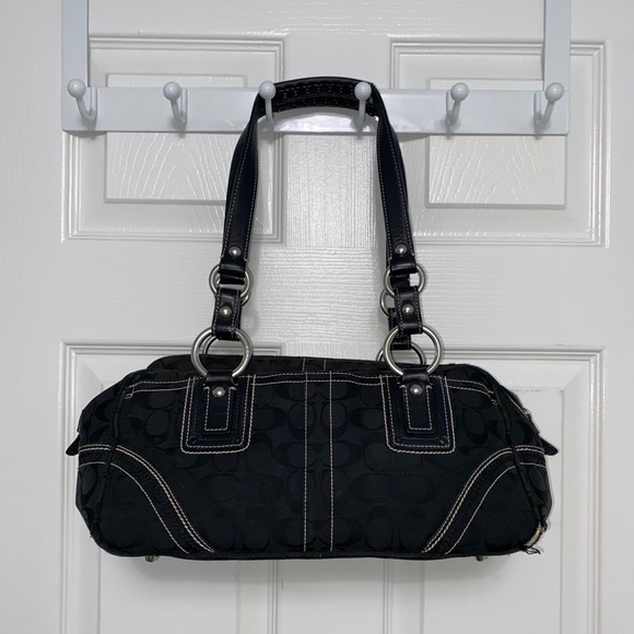 a purse - Picture 1 of 2